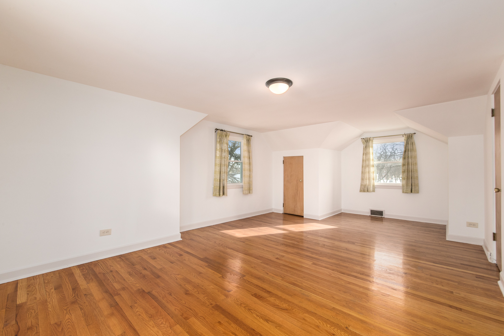 7340 W Keeney Street, Niles, IL 60714