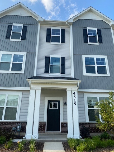 4515 Chelsea Manor Circle #4515, Aurora, IL 60504