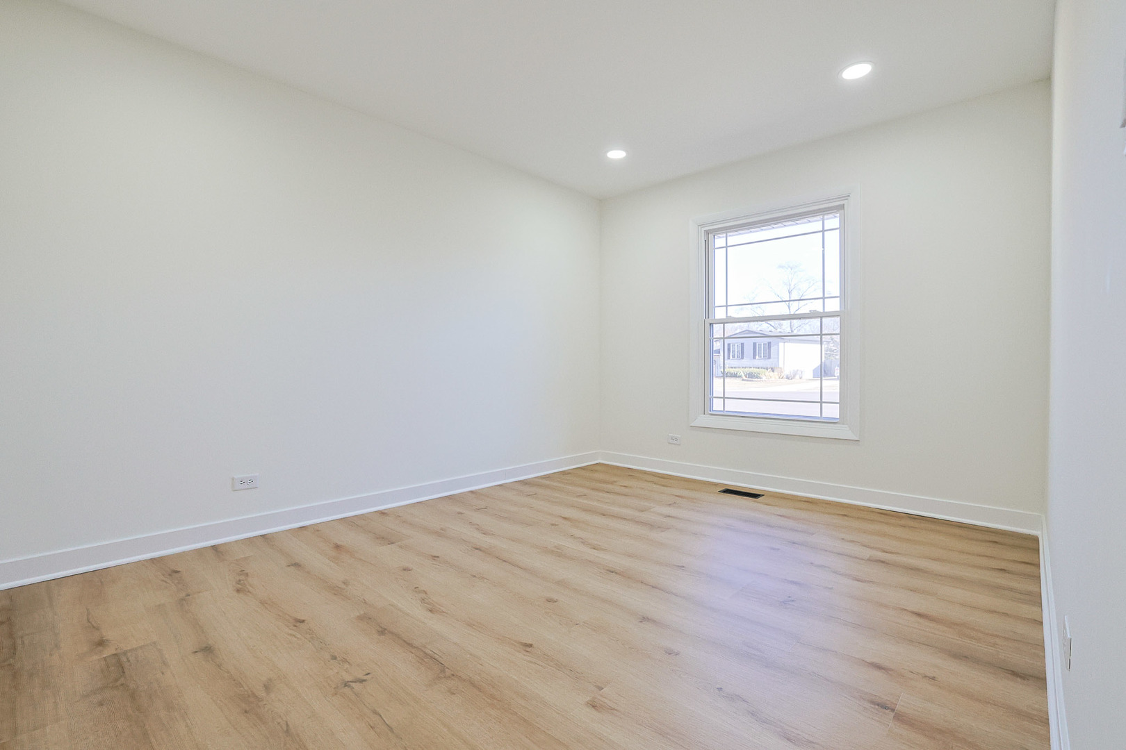 7784 Huntington Circle, Hanover Park, IL 60133