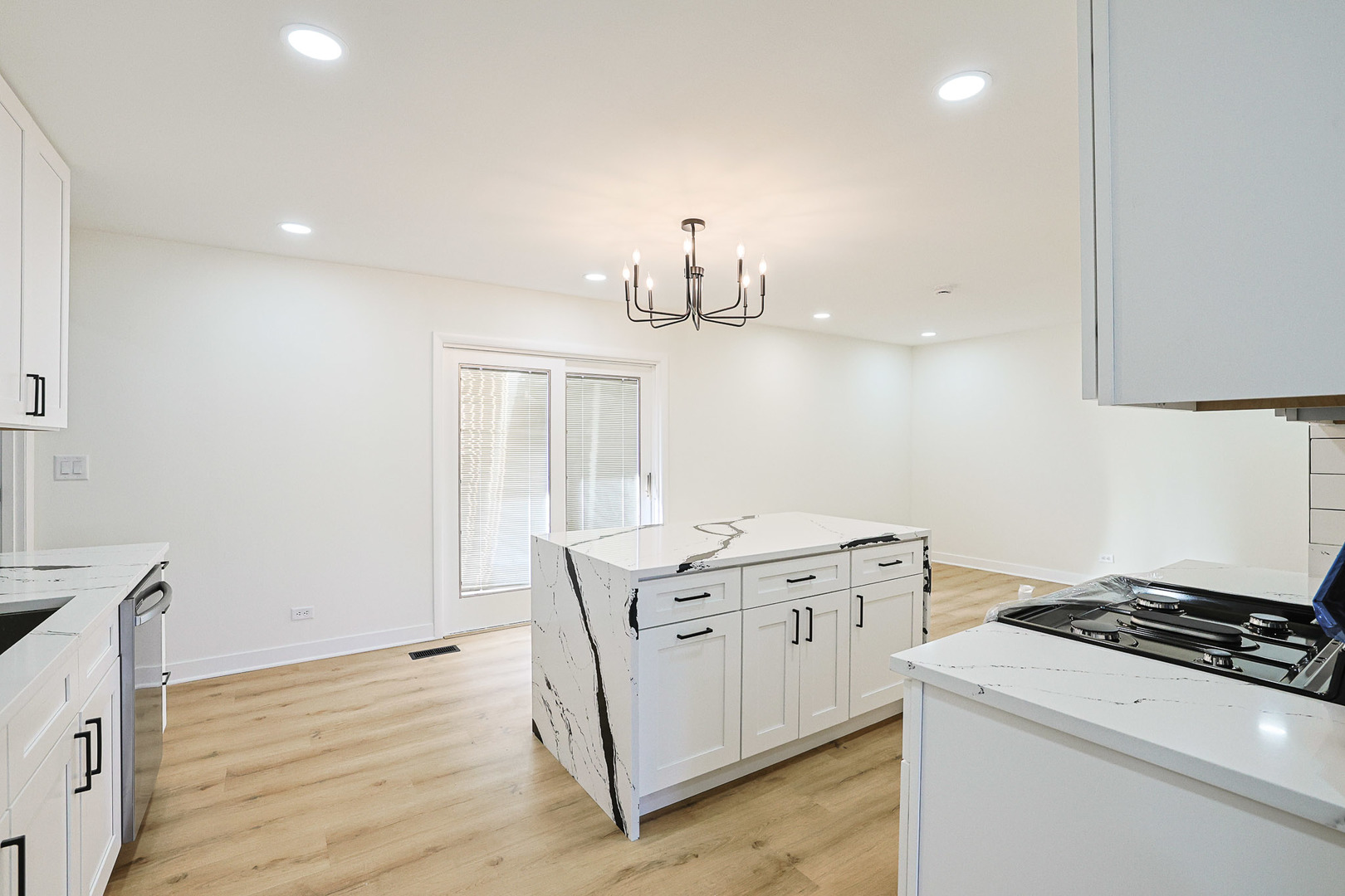 7784 Huntington Circle, Hanover Park, IL 60133