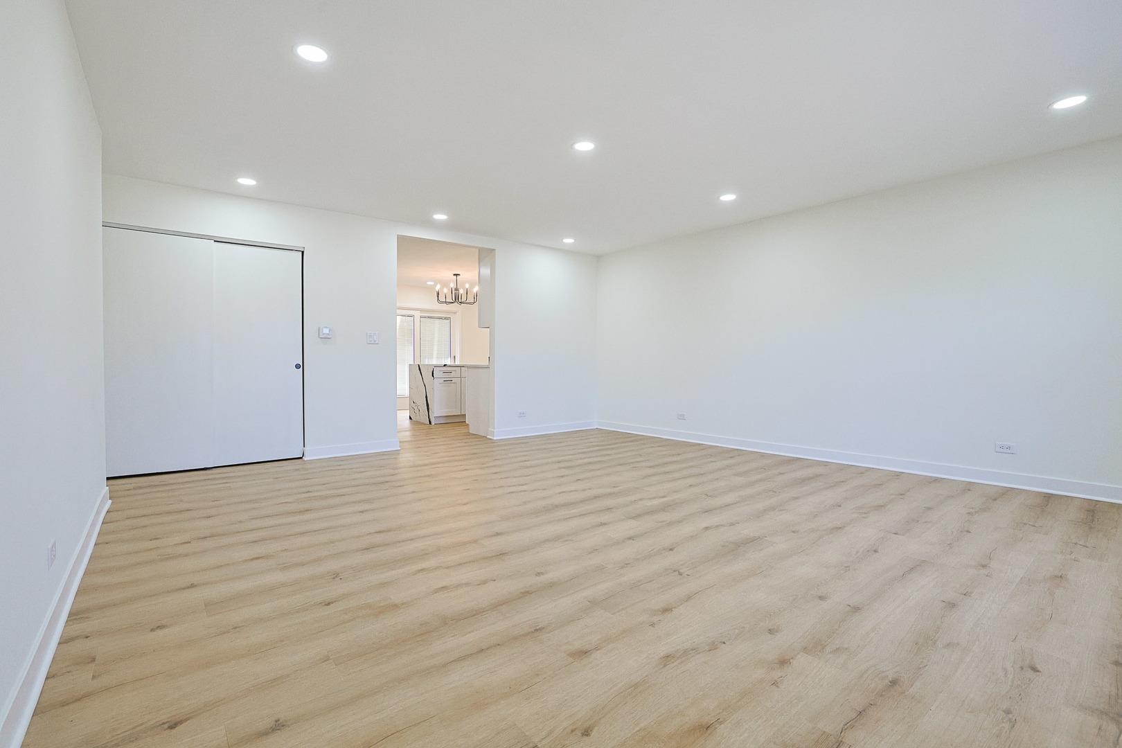 7784 Huntington Circle, Hanover Park, IL 60133