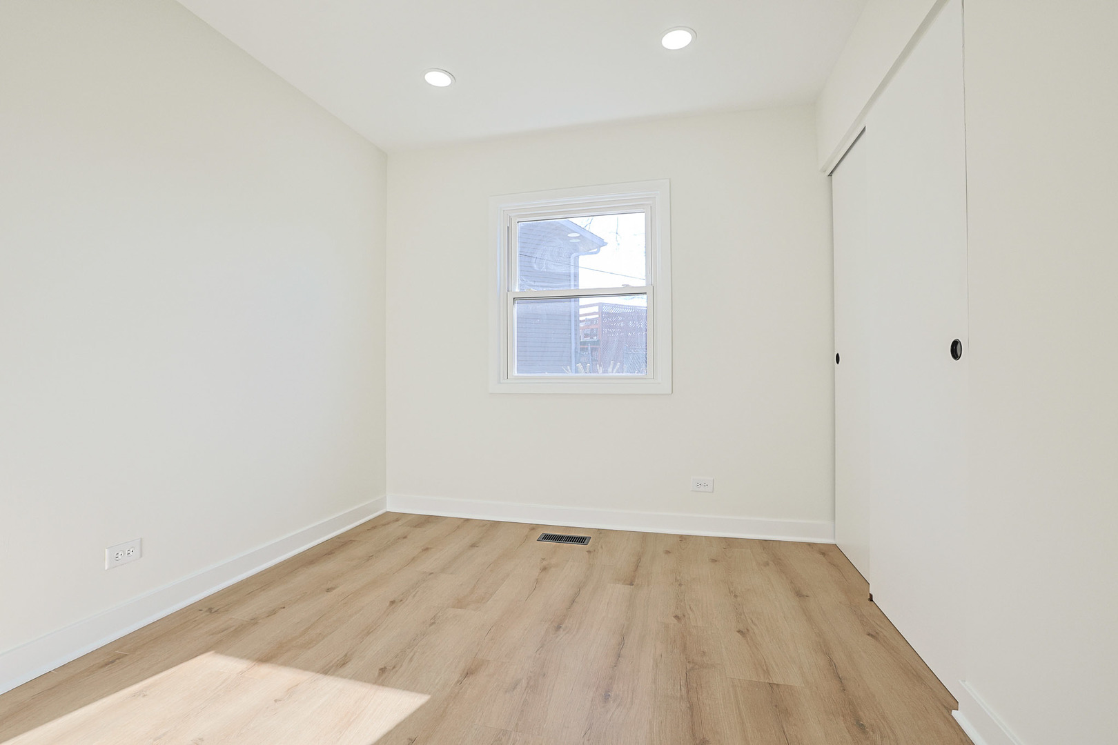 7784 Huntington Circle, Hanover Park, IL 60133