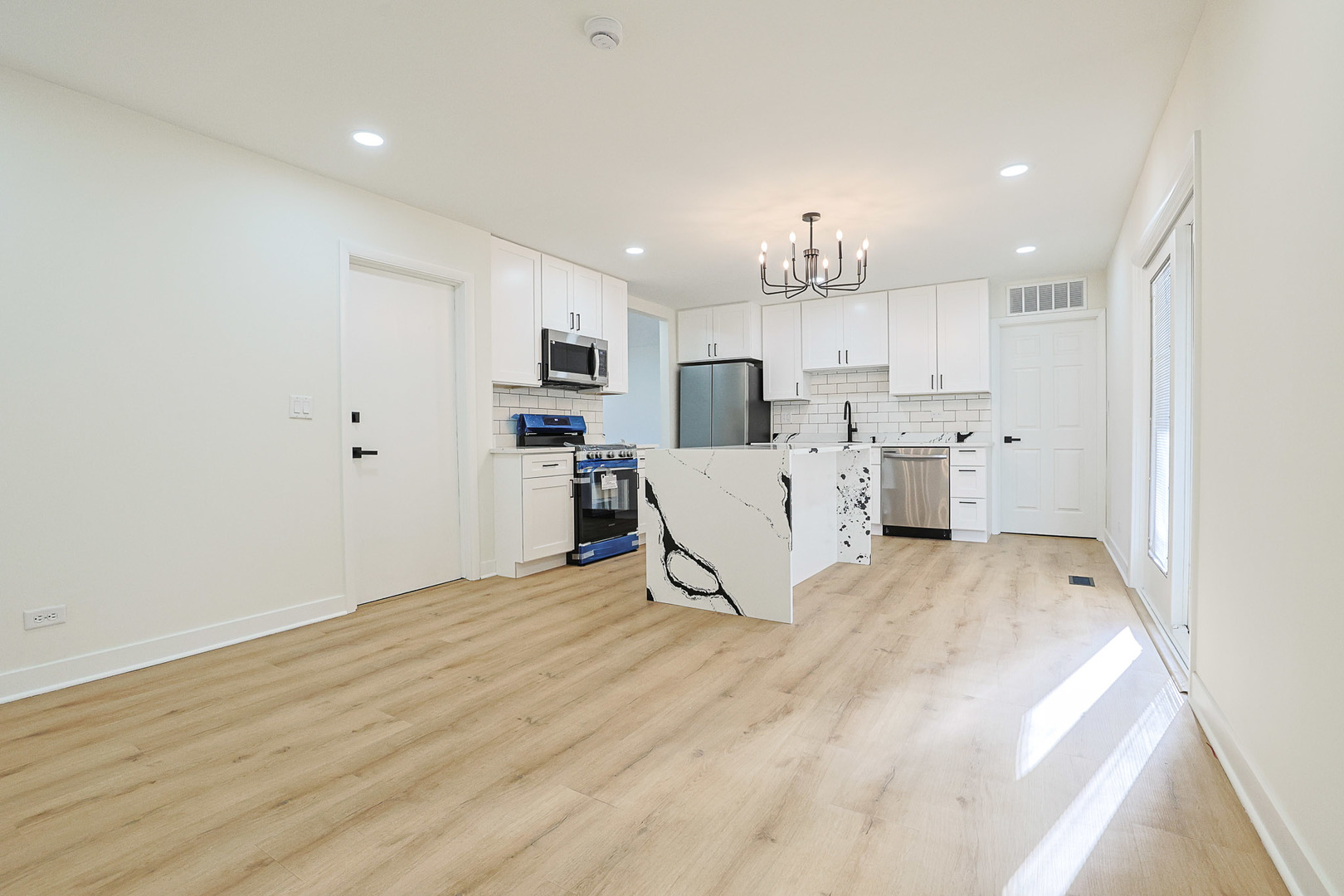 7784 Huntington Circle, Hanover Park, IL 60133