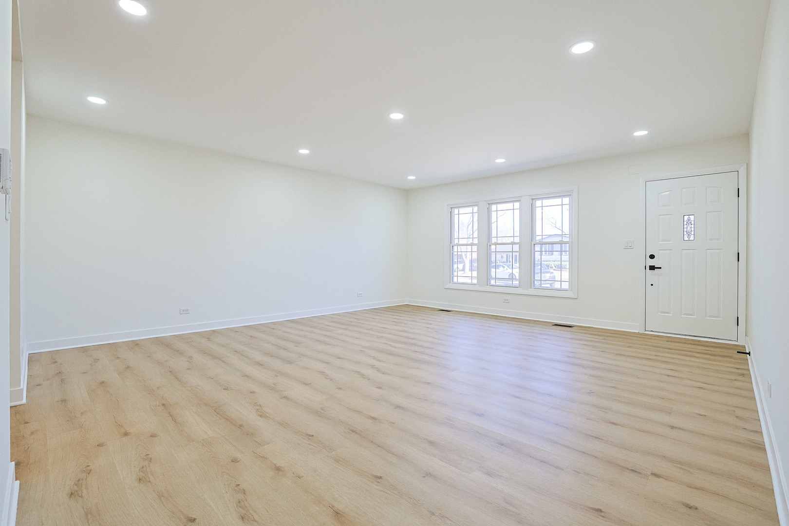 7784 Huntington Circle, Hanover Park, IL 60133