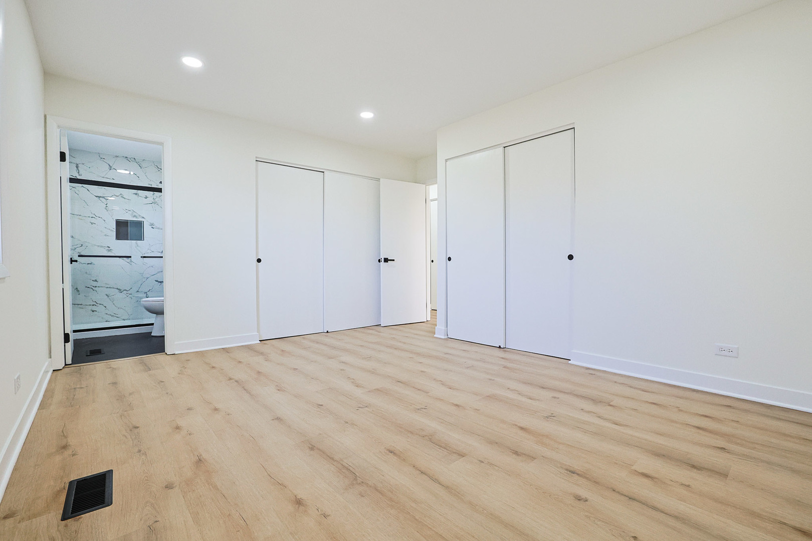 7784 Huntington Circle, Hanover Park, IL 60133