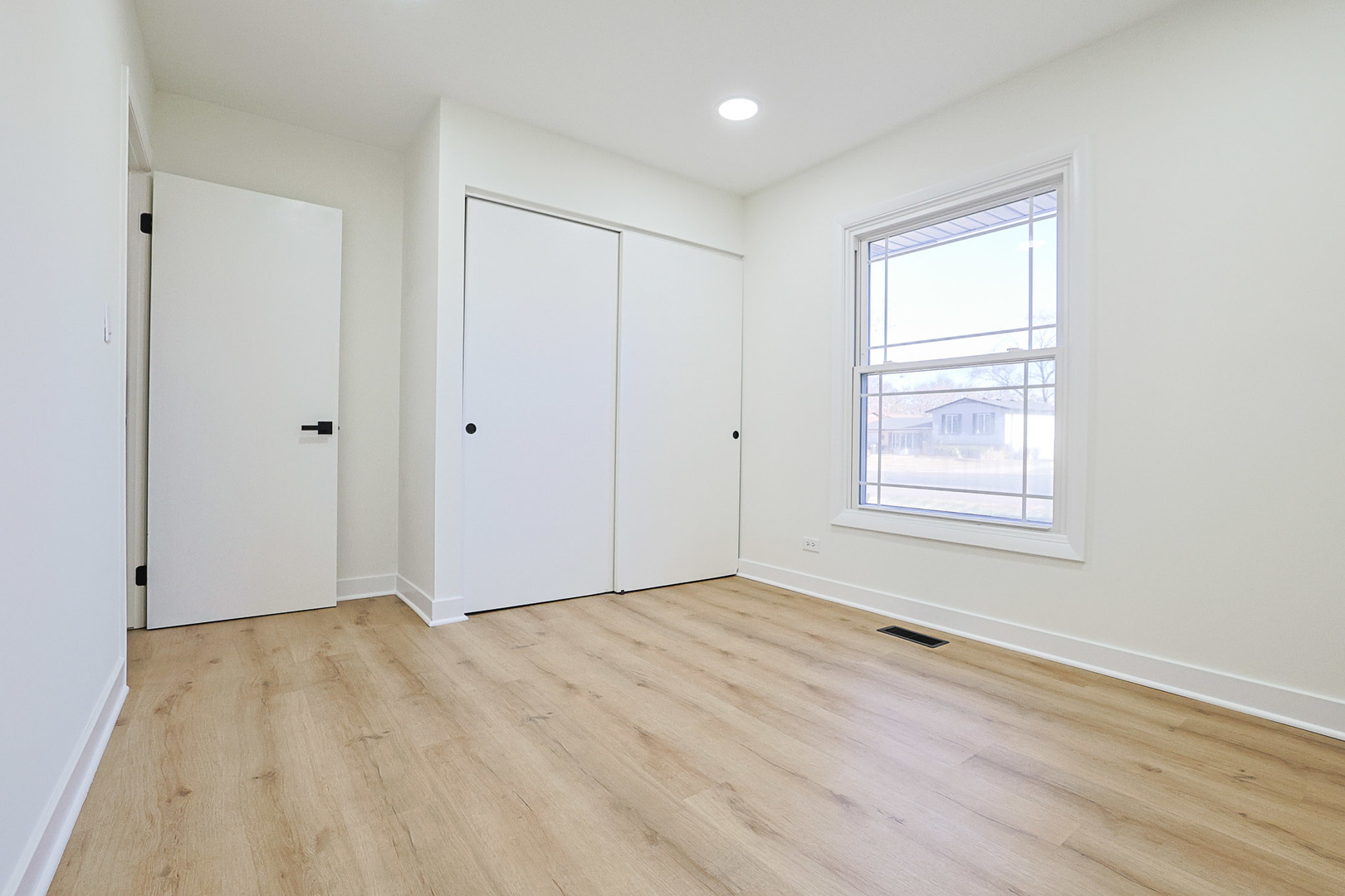 7784 Huntington Circle, Hanover Park, IL 60133