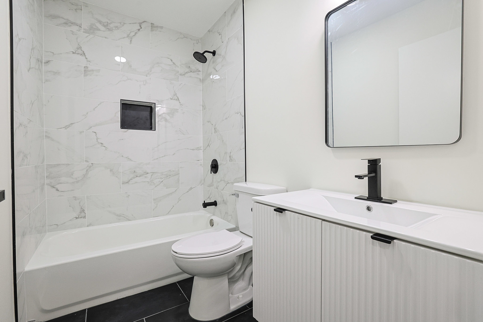 7784 Huntington Circle, Hanover Park, IL 60133