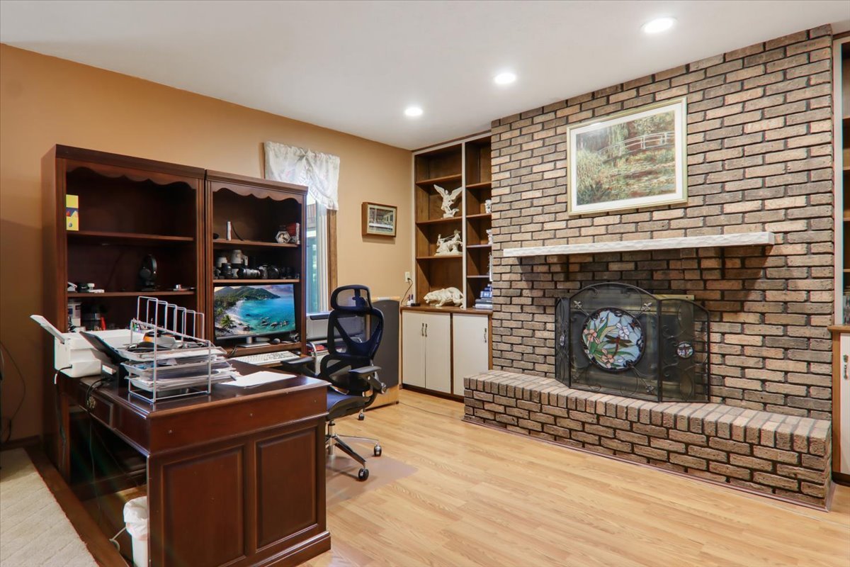 2215 Woodfield Road, Bloomington, IL 61704