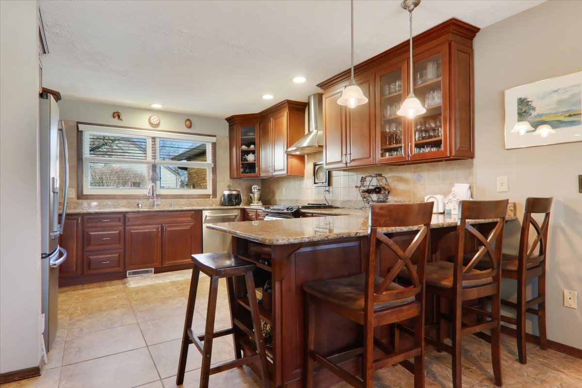 2215 Woodfield Road, Bloomington, IL 61704