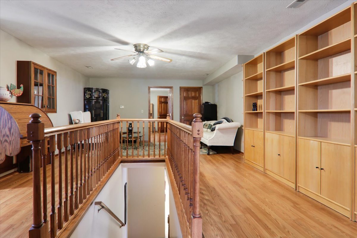 2215 Woodfield Road, Bloomington, IL 61704