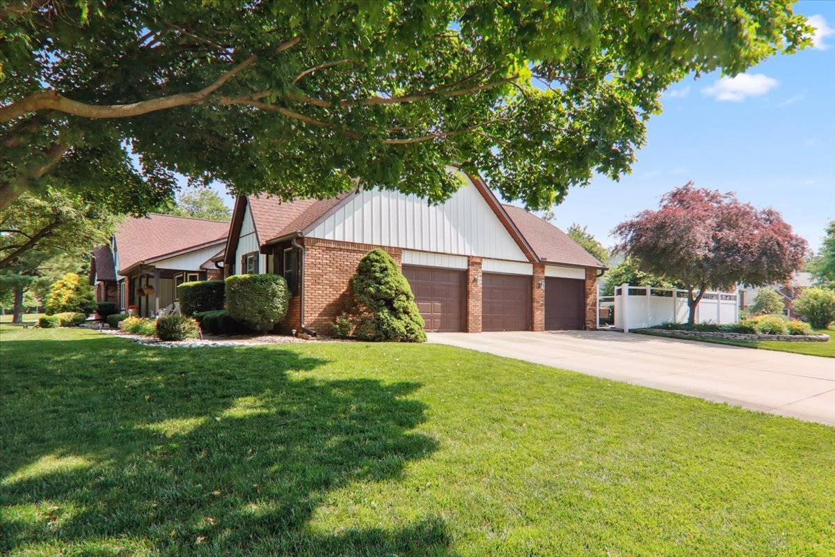 2215 Woodfield Road, Bloomington, IL 61704