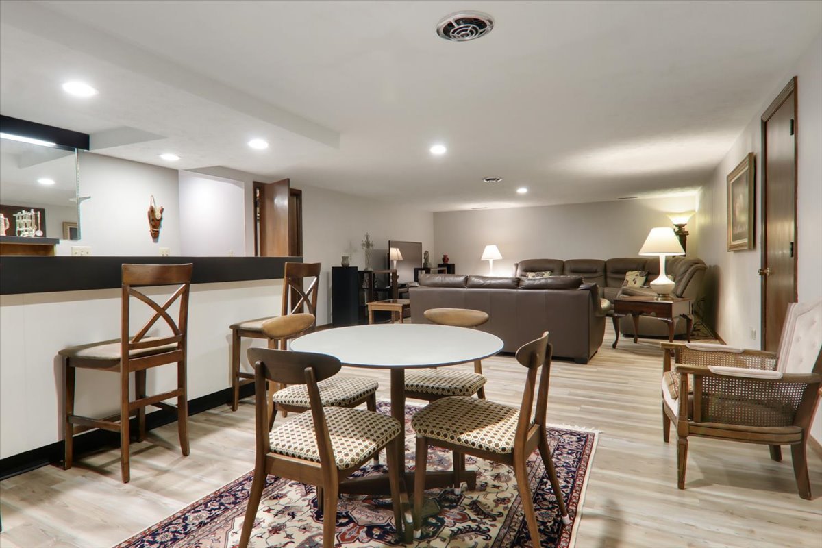 2215 Woodfield Road, Bloomington, IL 61704