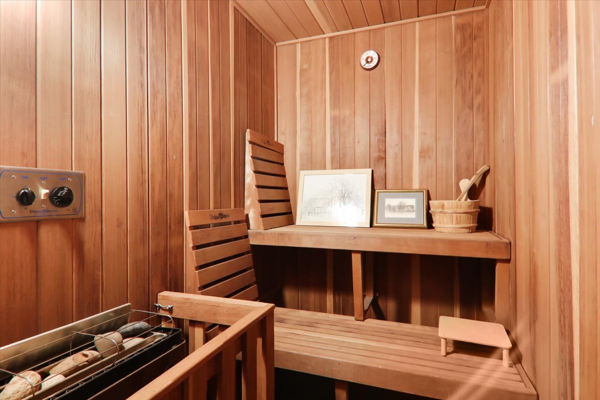 2215 Woodfield Road, Bloomington, IL 61704