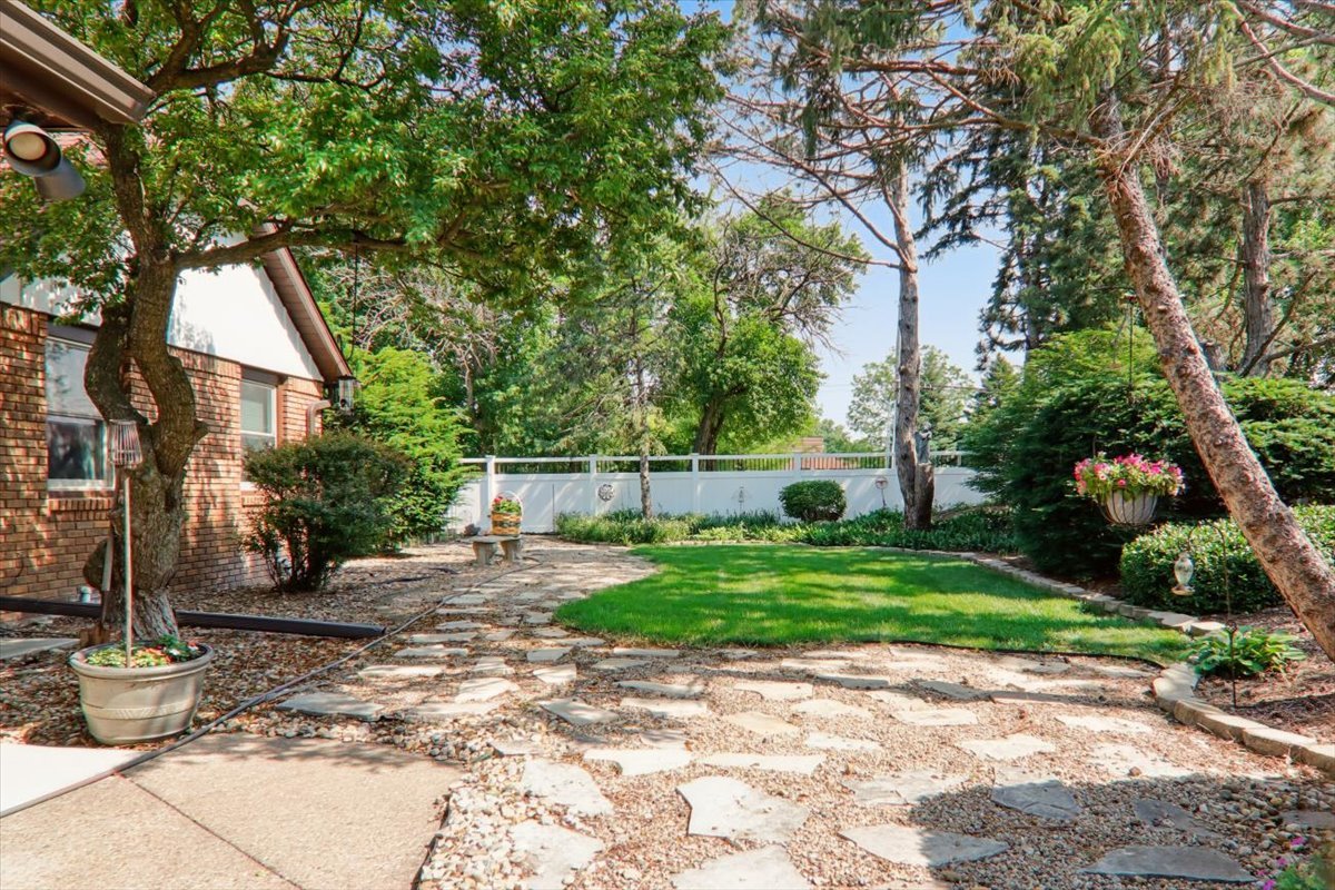 2215 Woodfield Road, Bloomington, IL 61704