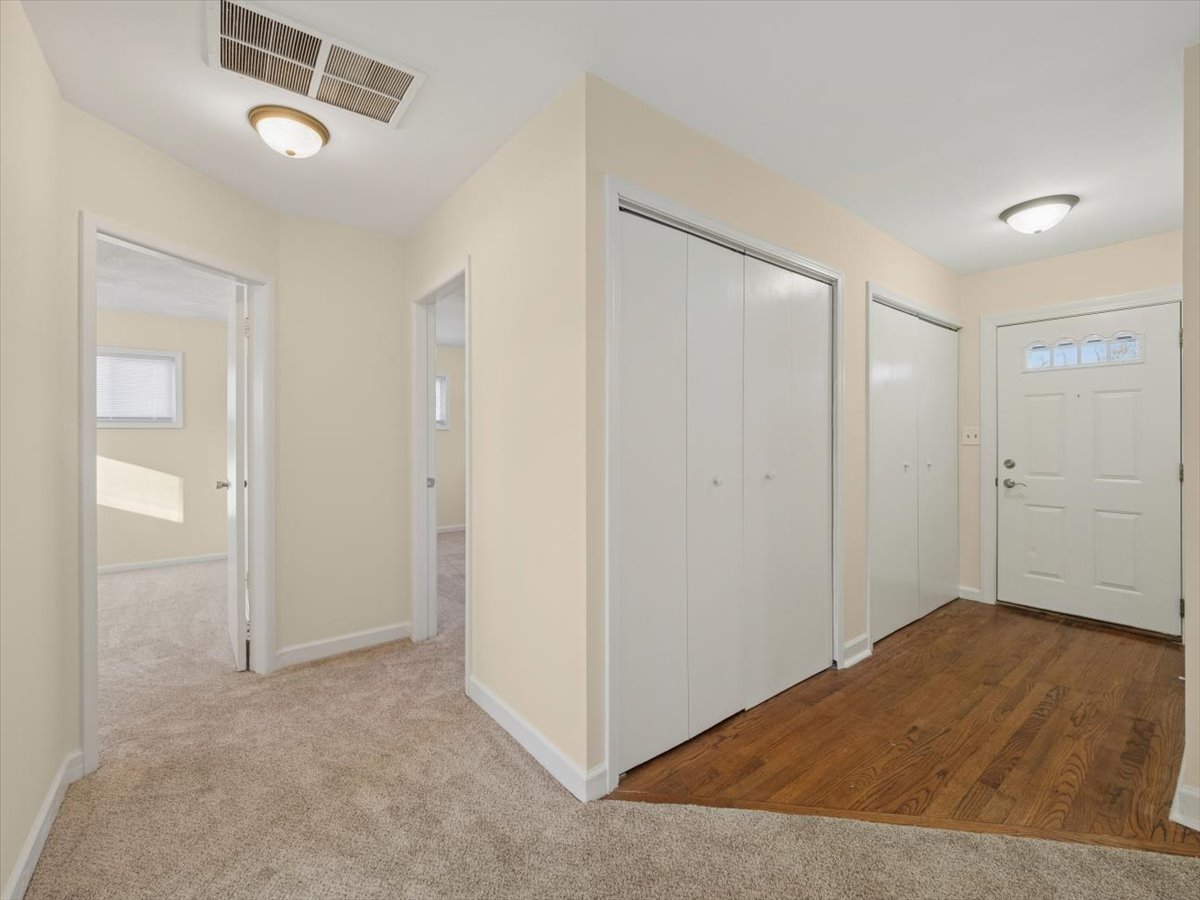 115 W HELEN Road, Palatine, IL 60067