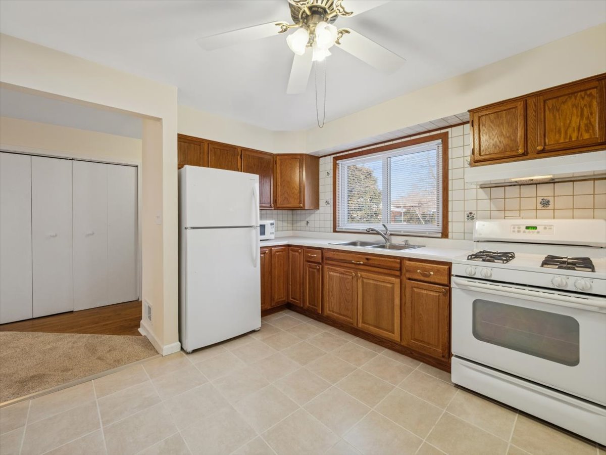 115 W HELEN Road, Palatine, IL 60067