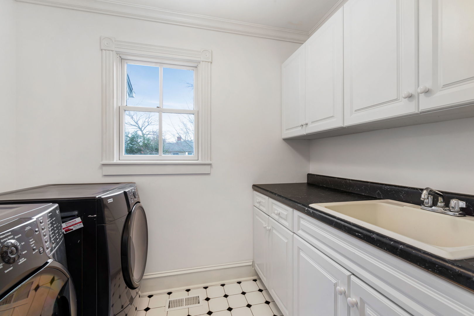 146 Franklin Street, Geneva, IL 60134