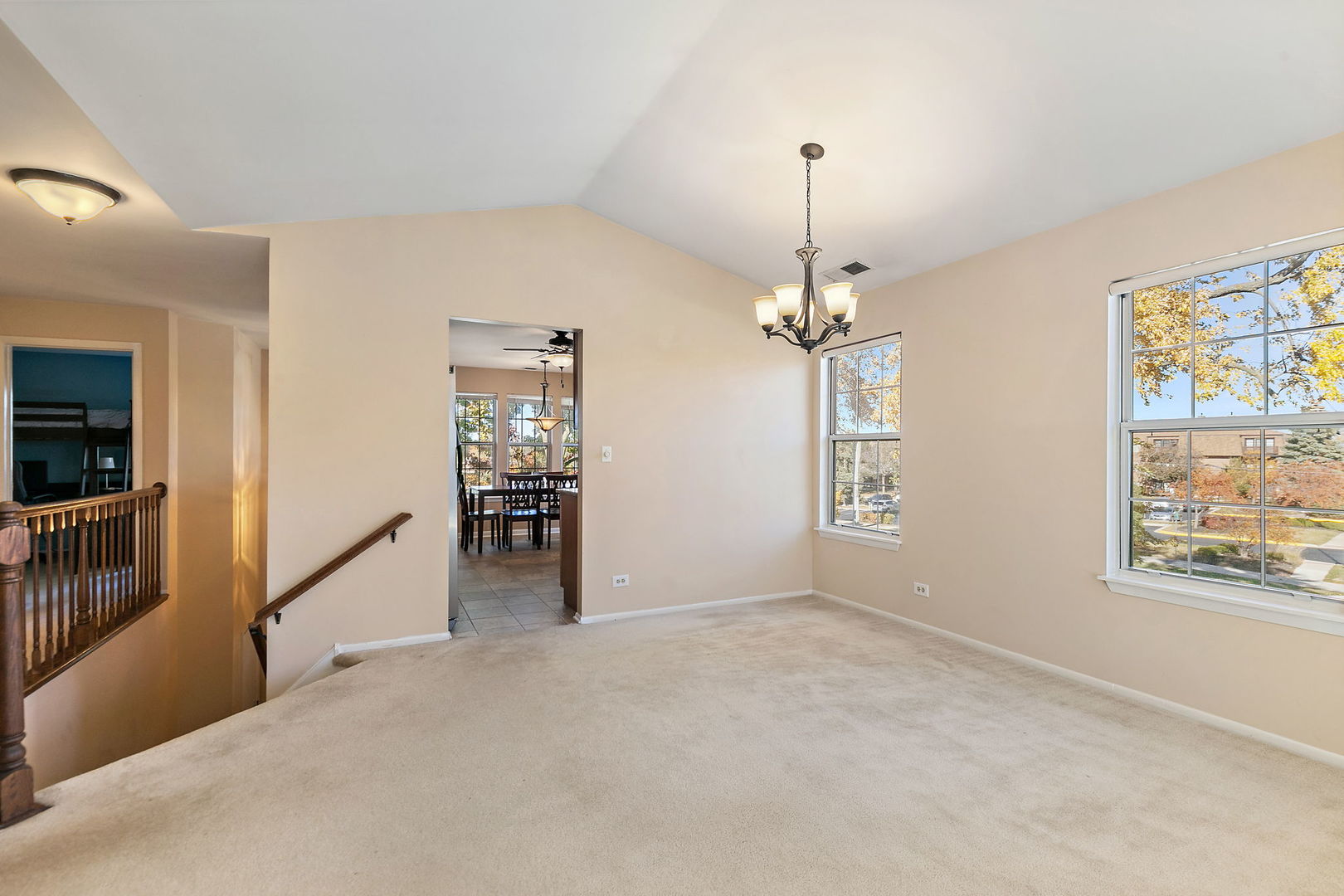 323 Green Knoll Lane #323, Streamwood, IL 60107