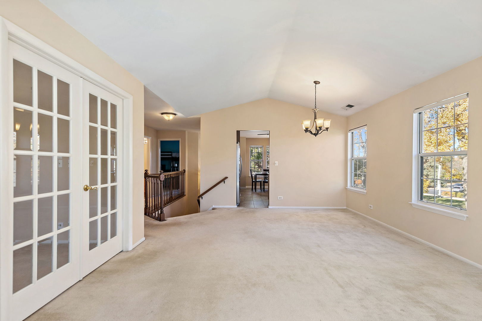 323 Green Knoll Lane #323, Streamwood, IL 60107