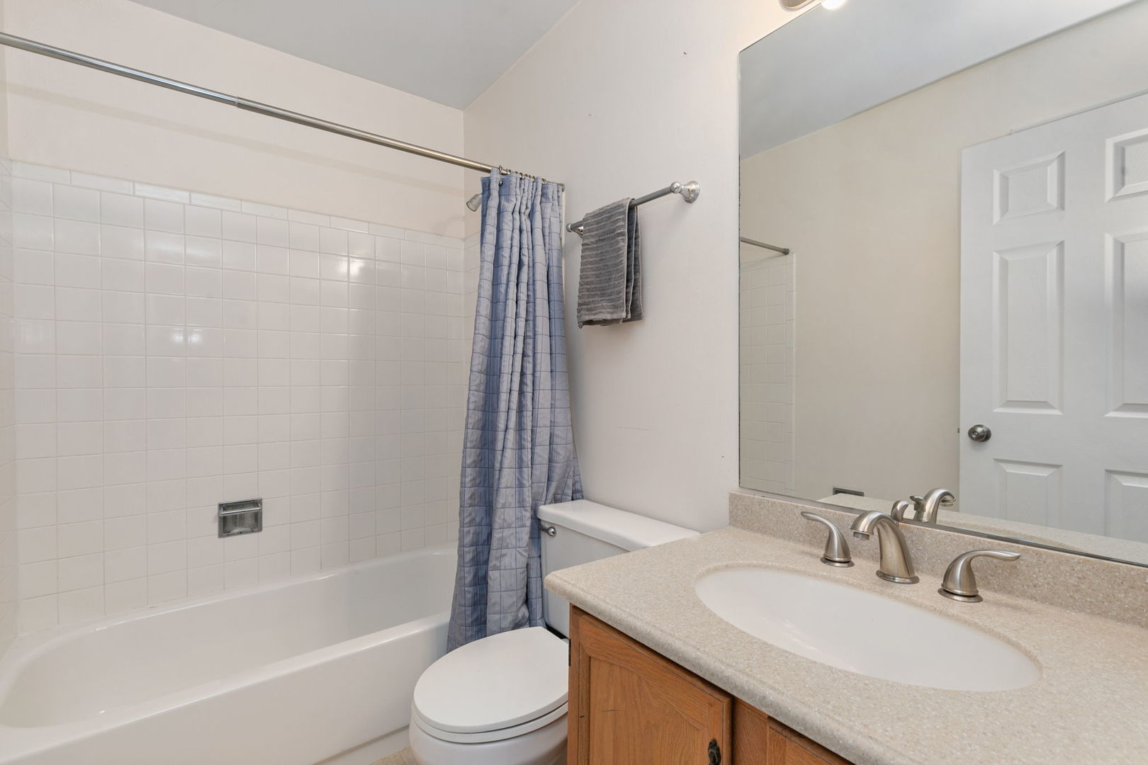 323 Green Knoll Lane #323, Streamwood, IL 60107