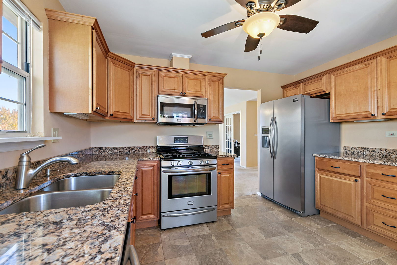 323 Green Knoll Lane #323, Streamwood, IL 60107