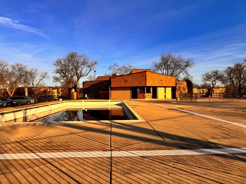 2212 Country Club Drive #6, Woodridge, IL 60517