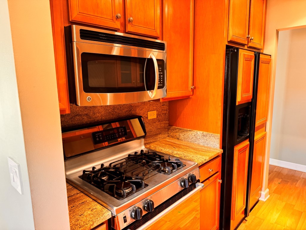 2212 Country Club Drive #6, Woodridge, IL 60517