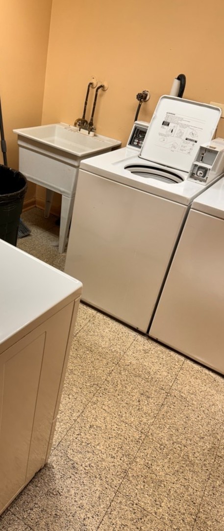 2212 Country Club Drive #6, Woodridge, IL 60517