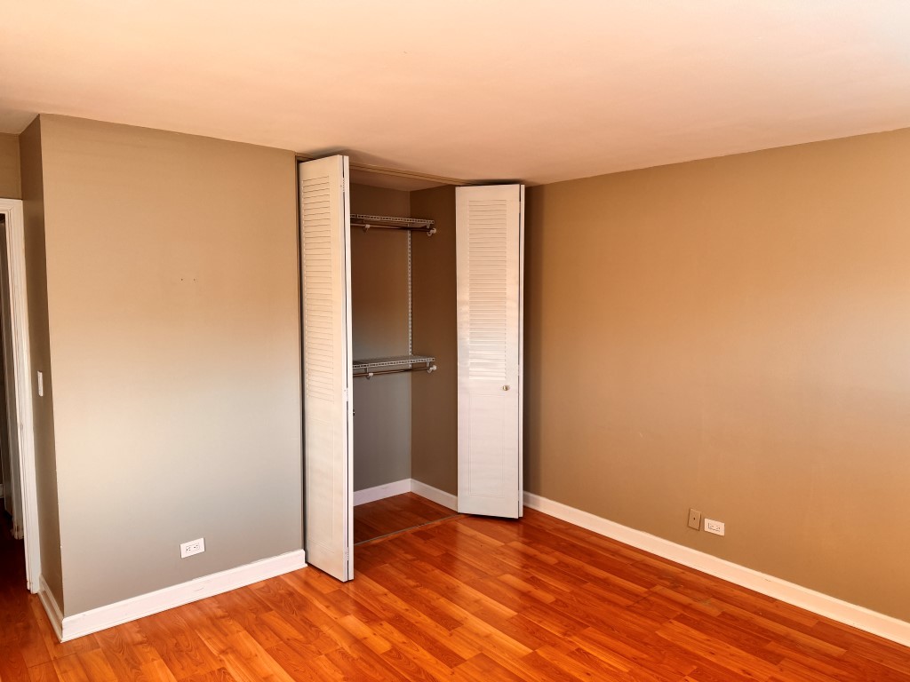 2212 Country Club Drive #6, Woodridge, IL 60517