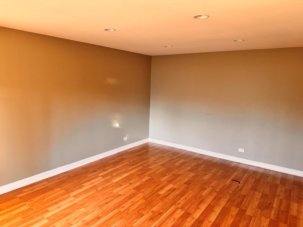 2212 Country Club Drive #6, Woodridge, IL 60517