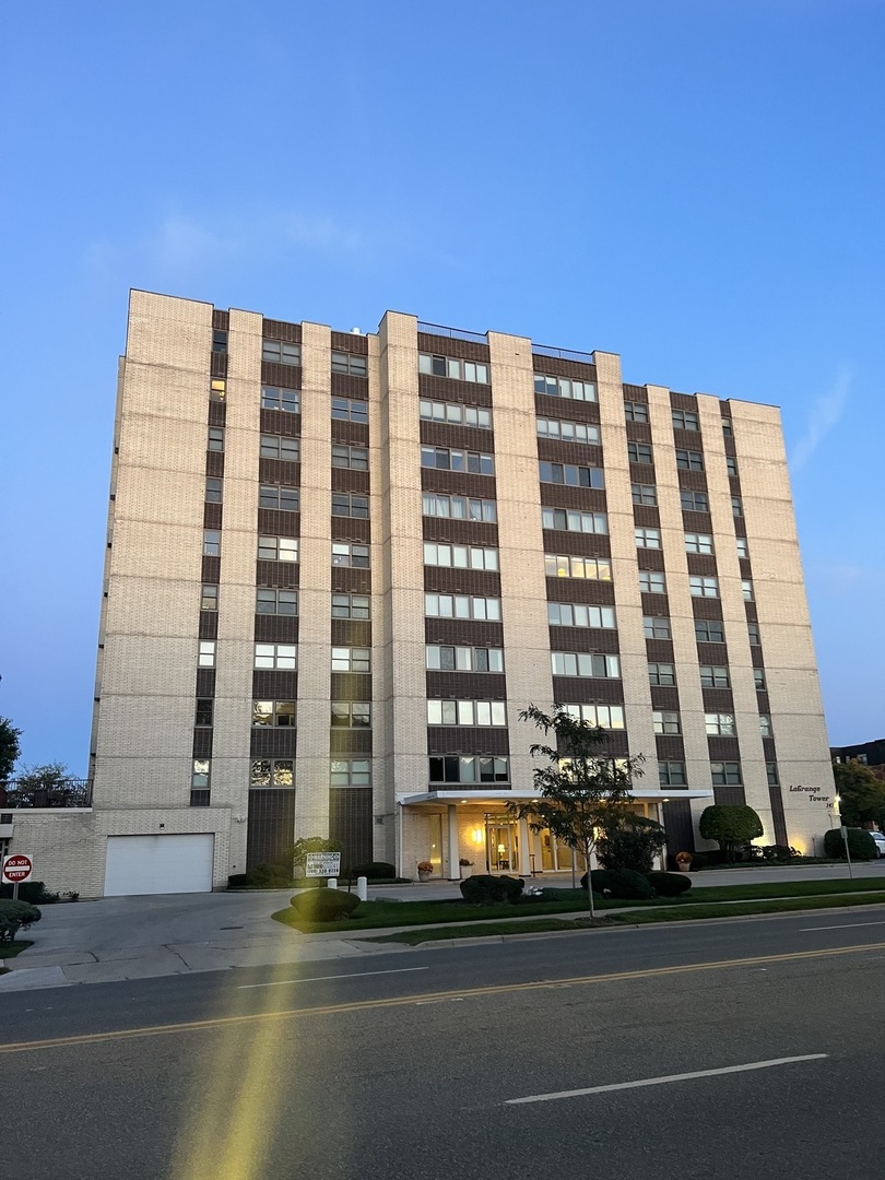 141 N La Grange Road #504, La Grange, IL 60525