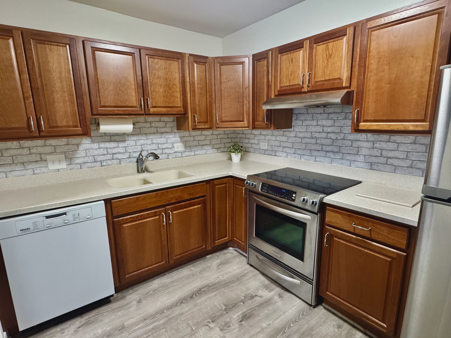 141 N La Grange Road #504, La Grange, IL 60525