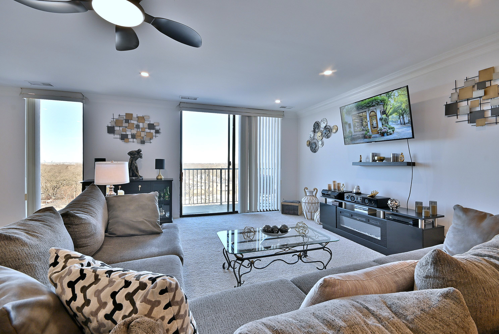 190 S Wood Dale Road #902, Wood Dale, IL 60191