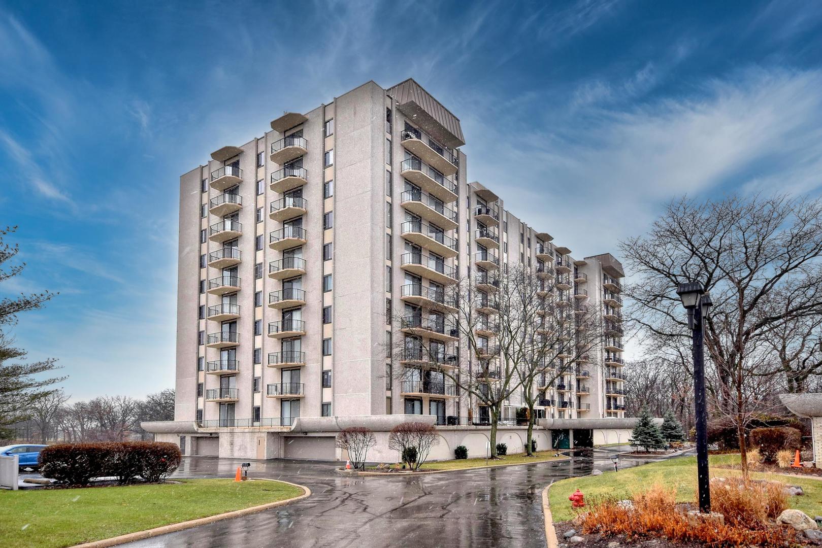 190 S Wood Dale Road #902, Wood Dale, IL 60191