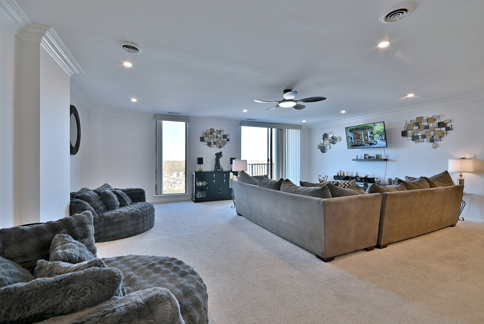 190 S Wood Dale Road #902, Wood Dale, IL 60191