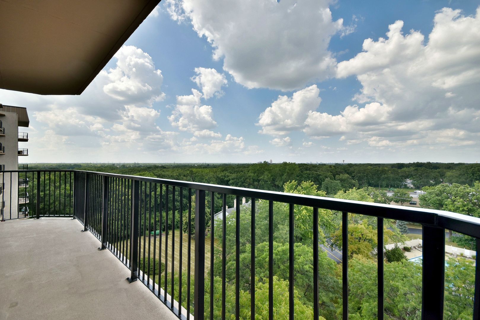 190 S Wood Dale Road #902, Wood Dale, IL 60191