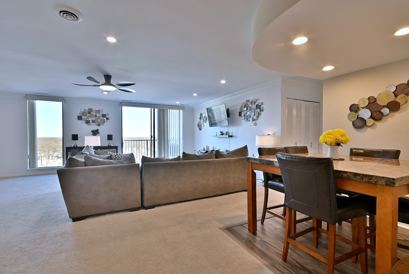 190 S Wood Dale Road #902, Wood Dale, IL 60191