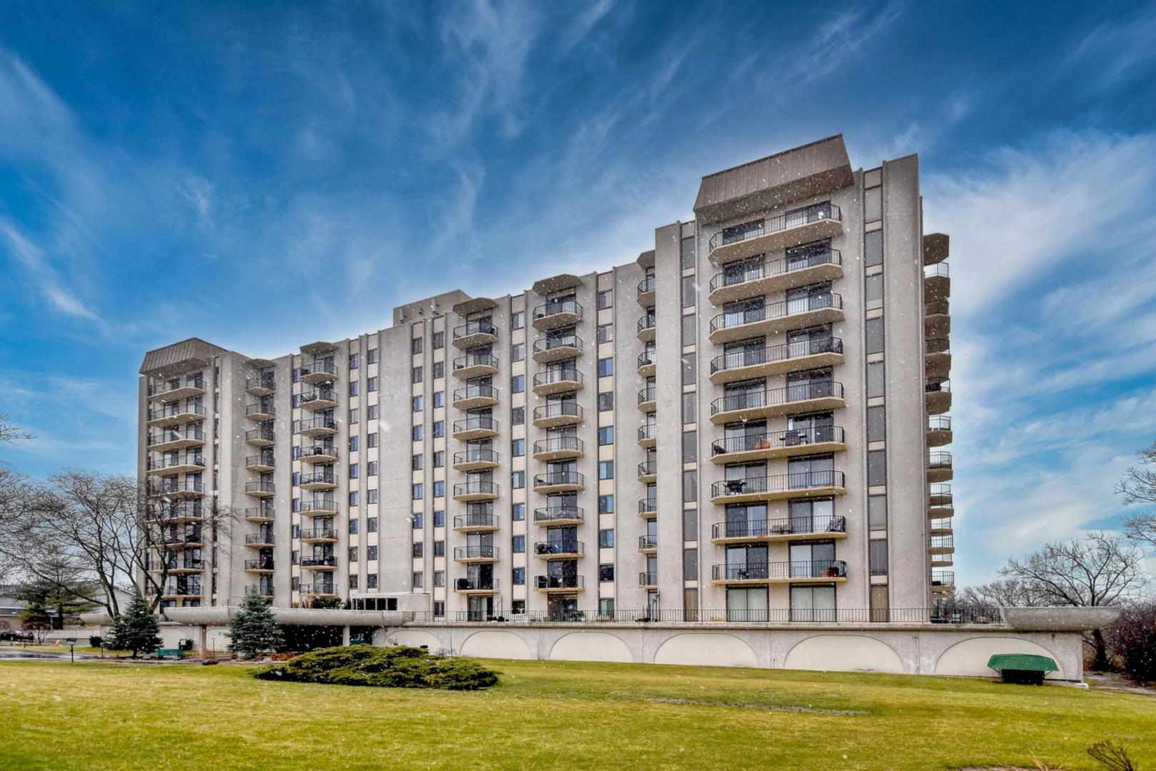 190 S Wood Dale Road #902, Wood Dale, IL 60191