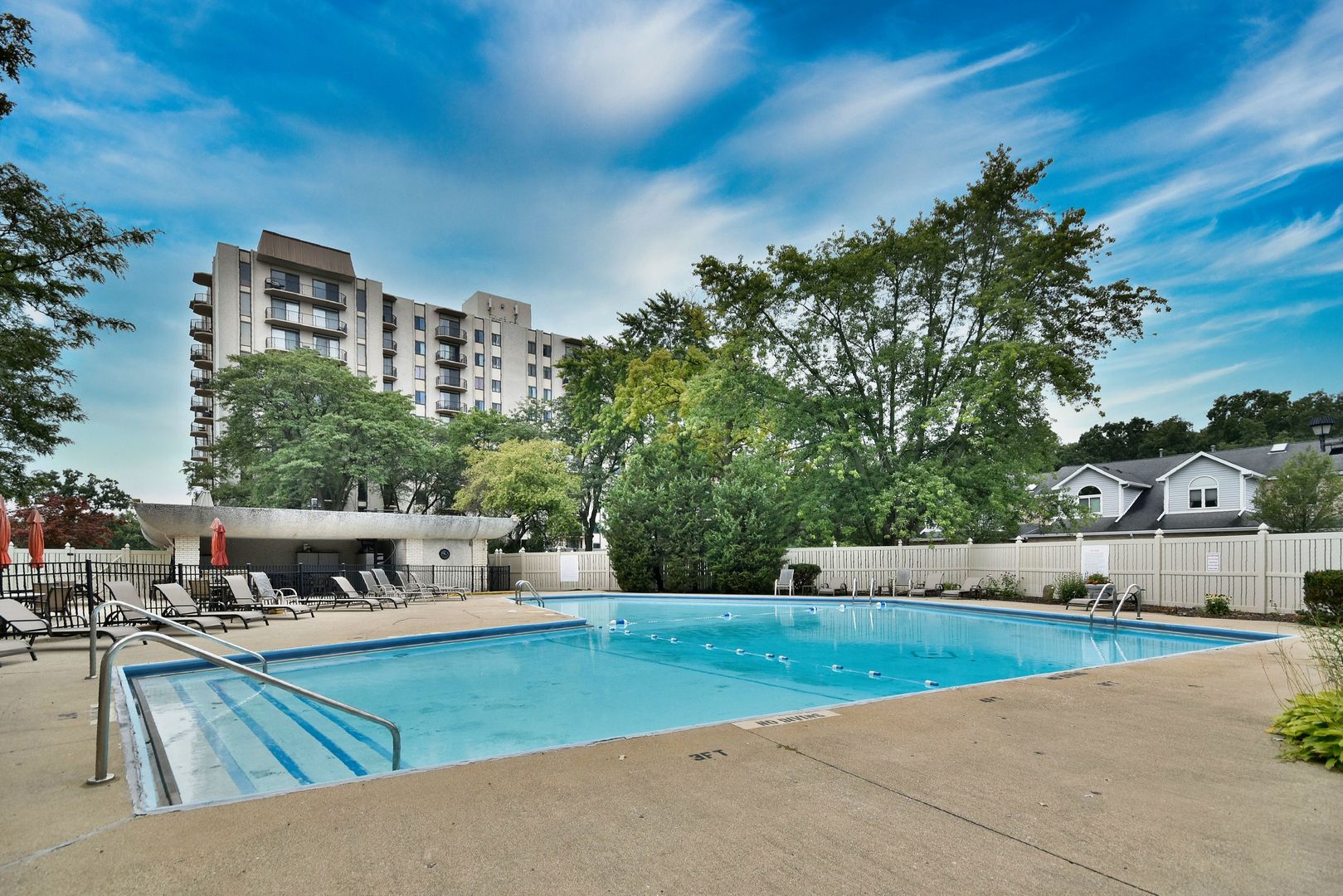 190 S Wood Dale Road #902, Wood Dale, IL 60191