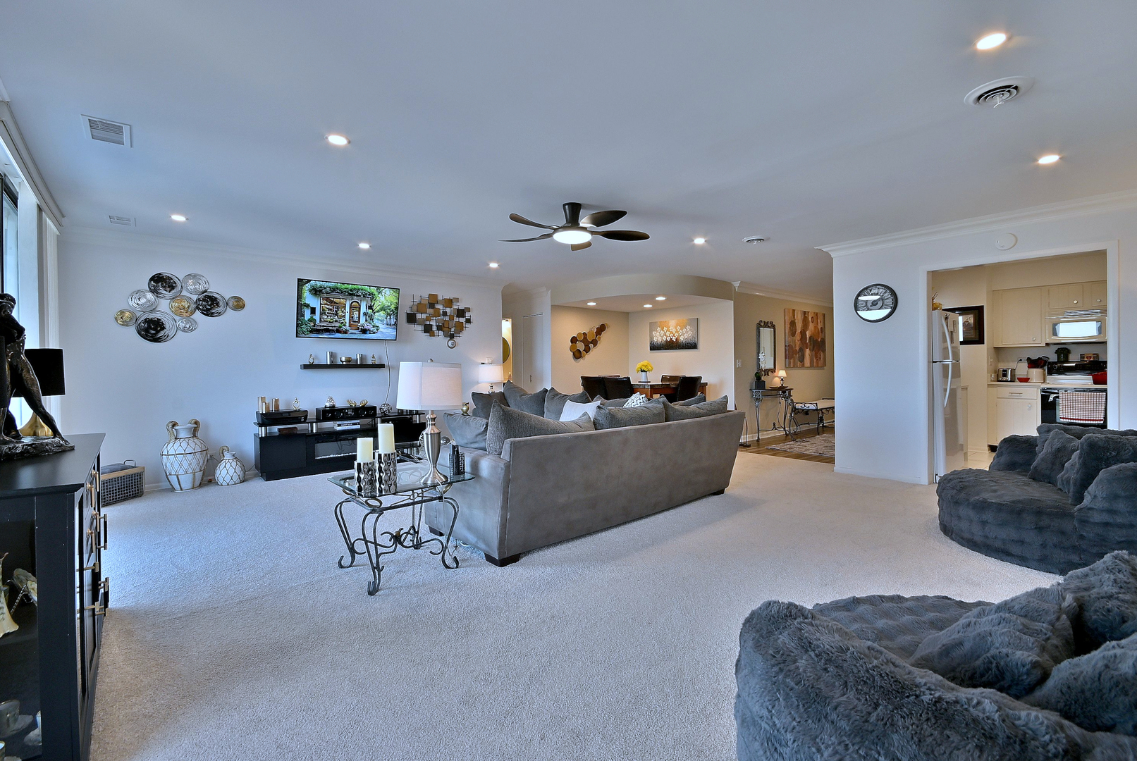 190 S Wood Dale Road #902, Wood Dale, IL 60191