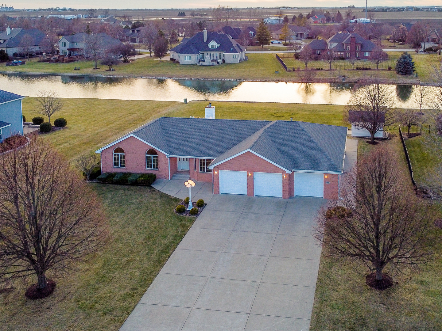 18816 S Chestnut Drive, Shorewood, IL 60404