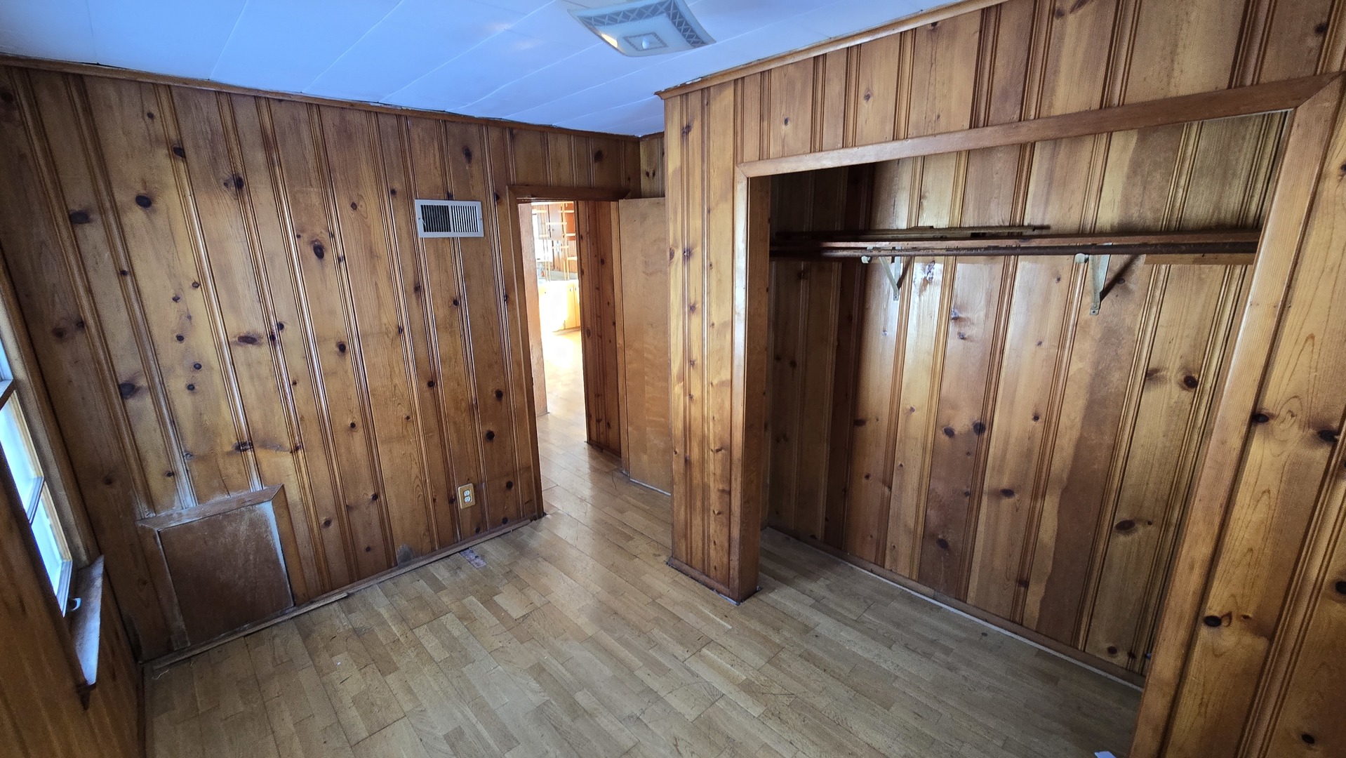 24419 68th Street, Salem, WI 53168