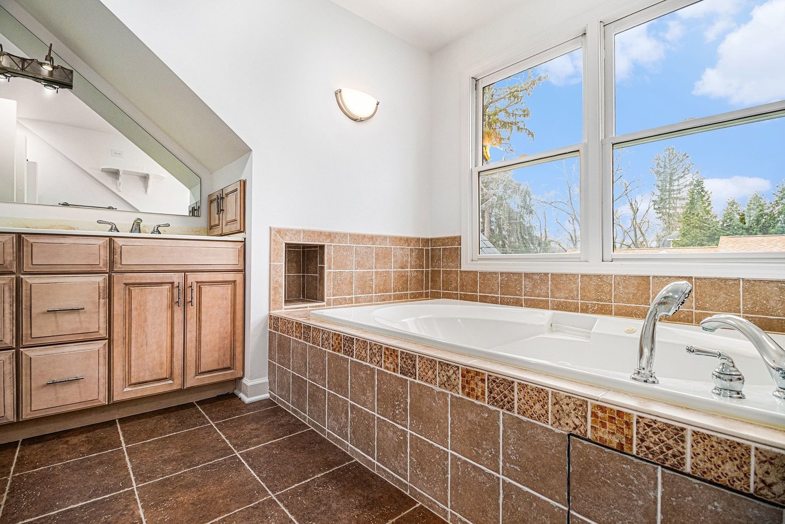 1104 Hillcrest Avenue, Fox River Grove, IL 60021