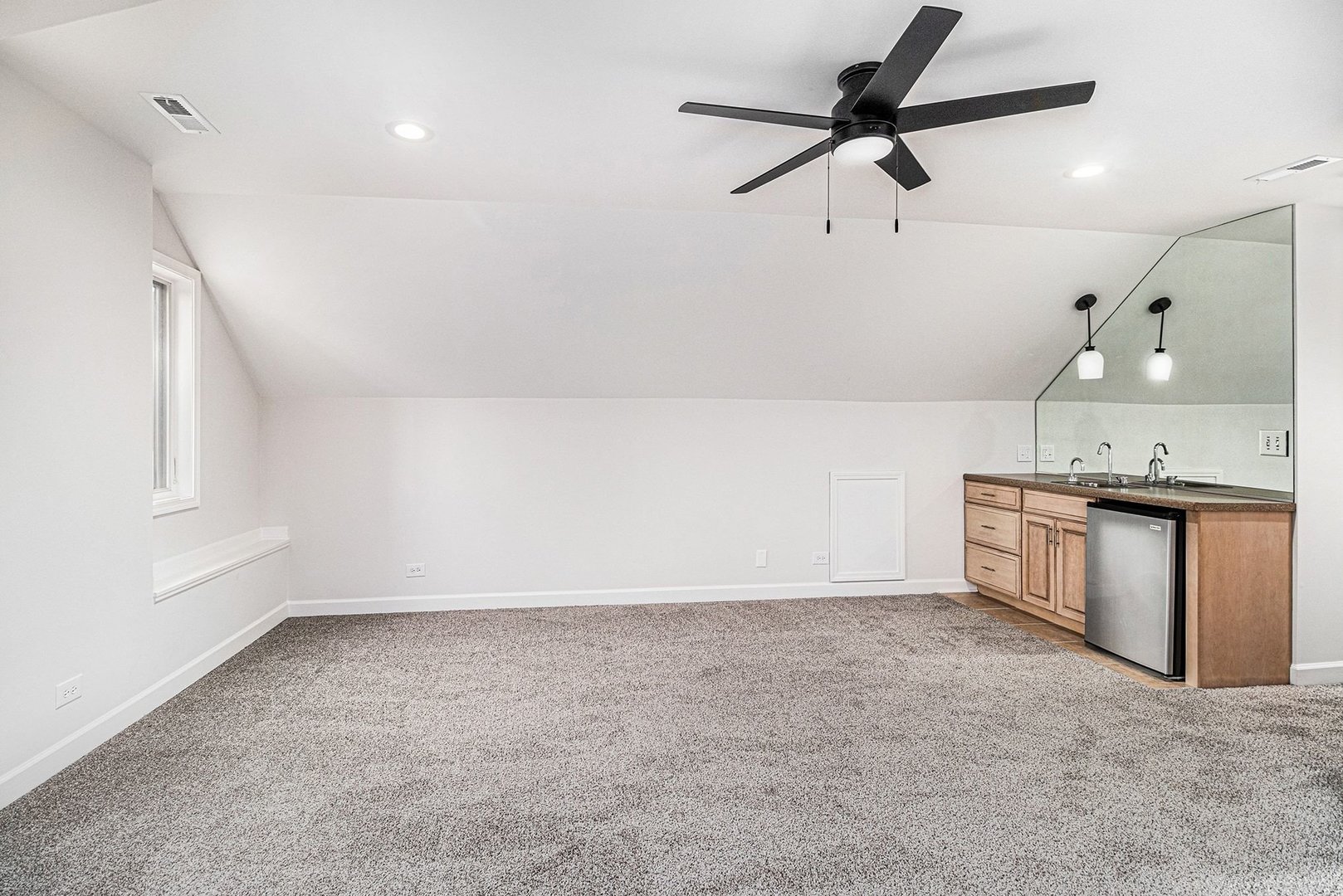 1104 Hillcrest Avenue, Fox River Grove, IL 60021