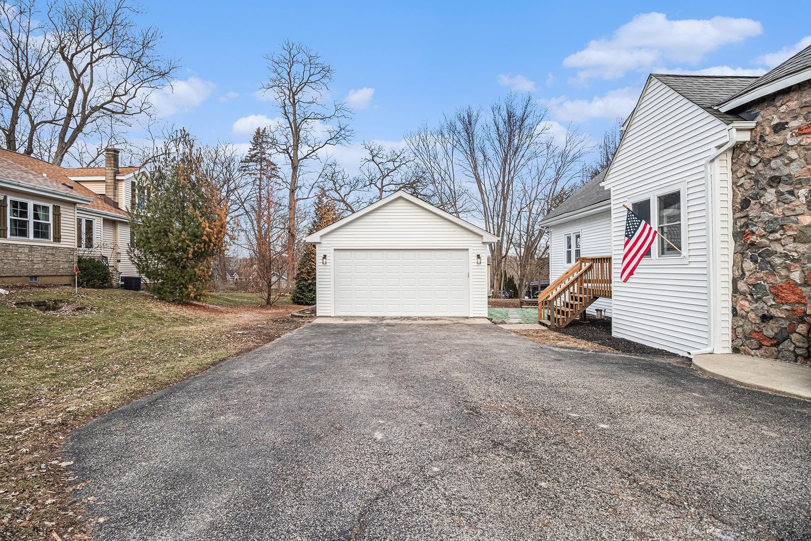 1104 Hillcrest Avenue, Fox River Grove, IL 60021