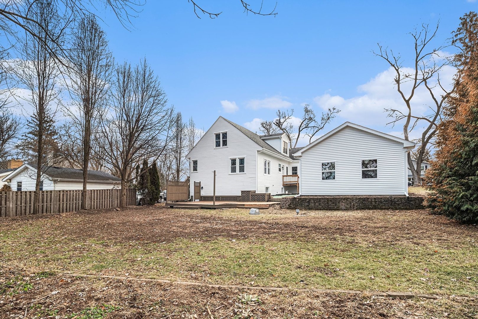 1104 Hillcrest Avenue, Fox River Grove, IL 60021