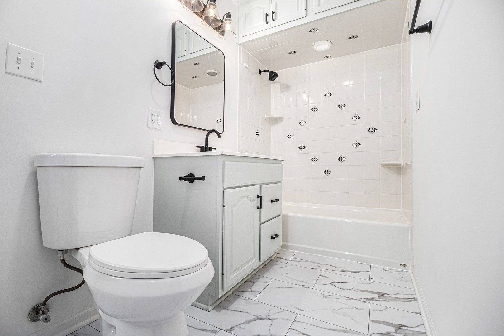 1104 Hillcrest Avenue, Fox River Grove, IL 60021