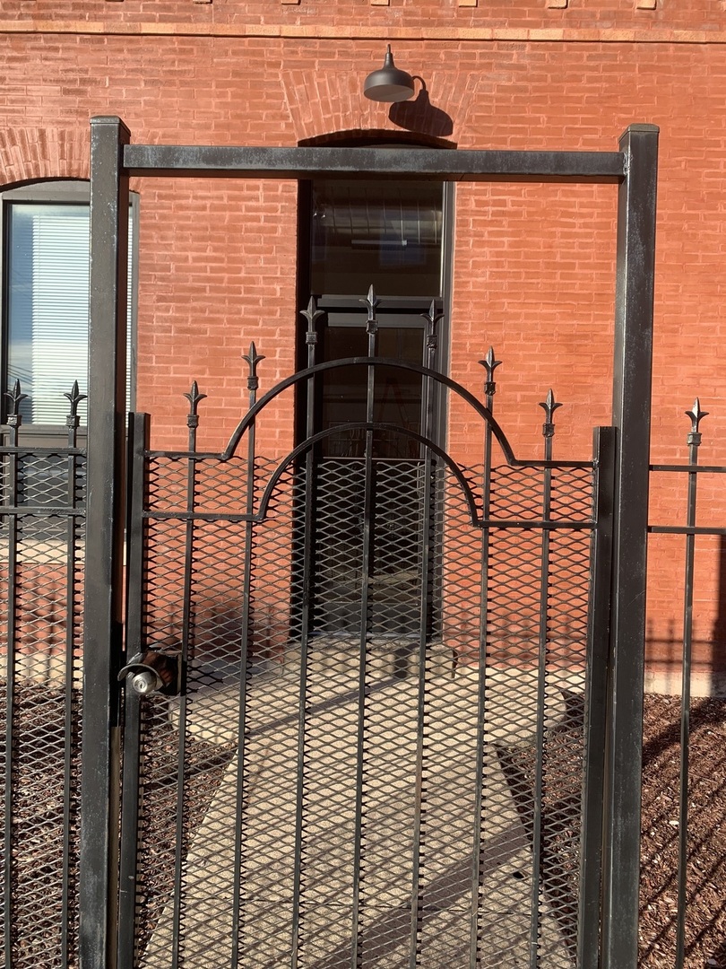 826 S WESTERN Avenue, Chicago, IL 60612