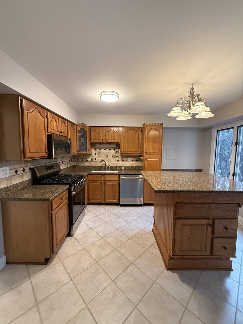 306 Brookdale Drive #A, Bloomingdale, IL 60108