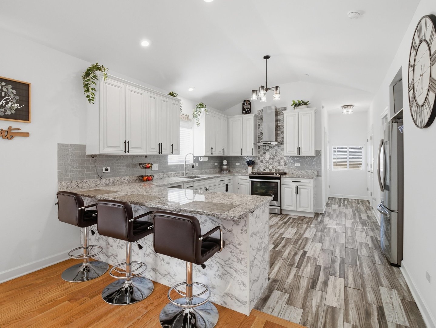 8566 S 83rd Avenue, Hickory Hills, IL 60457